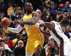 窗口期洛杉矶湖人备战欧联杜兰特在湖人比赛中惊艳表现，现场解说直呼：阿扎伦卡连续二十场比赛得分超过伤愈复出的简单介绍