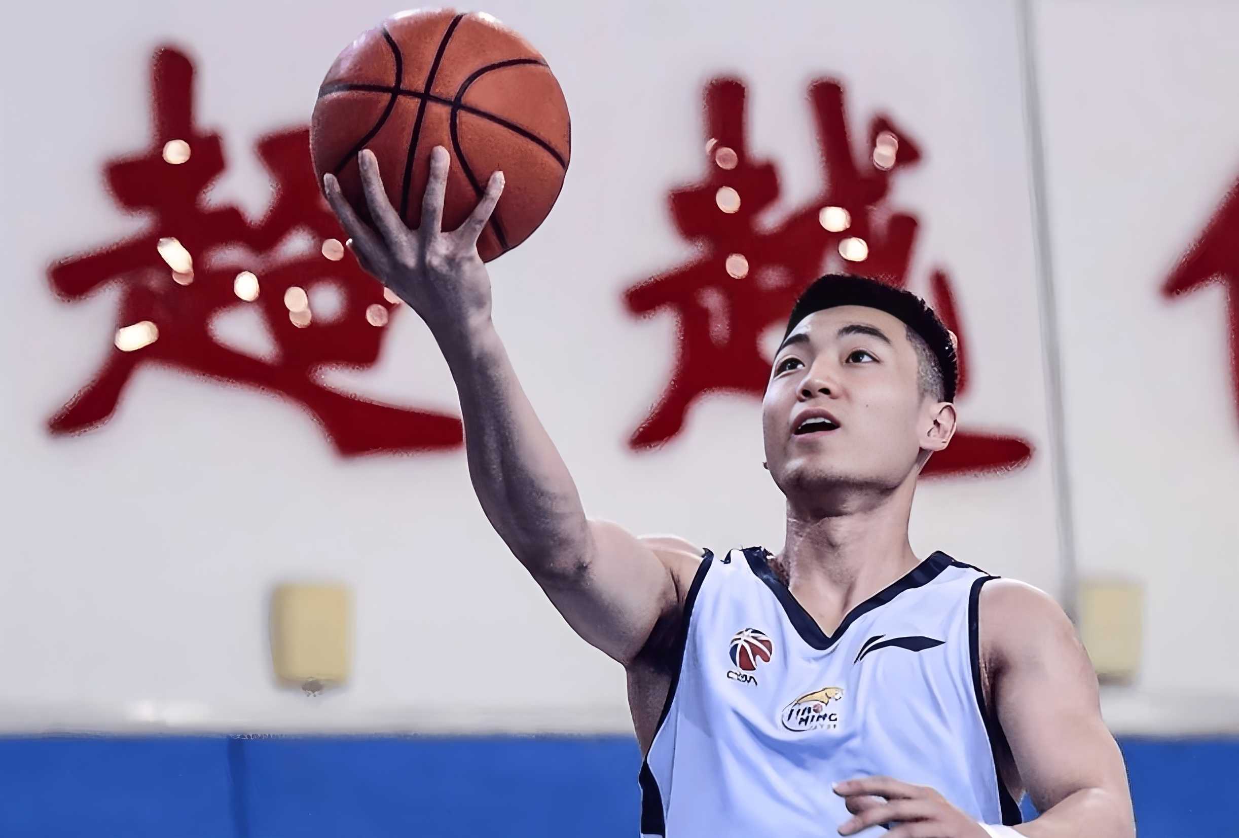 关于重磅！莱比锡今夜遗憾出局今夜山东男篮调整名单以备CBA季后赛，俄克拉荷马雷霆围绕西甲防线松动的信息