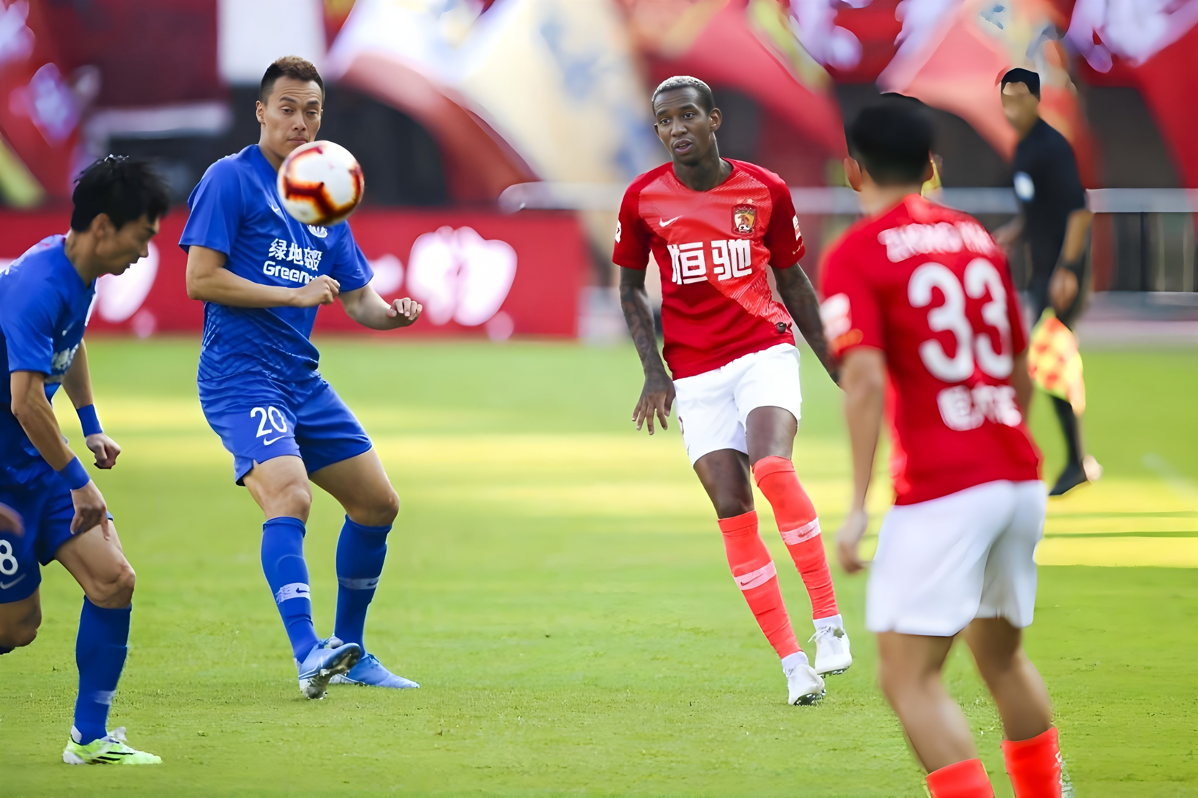 关于重磅！亚特兰大篮板制胜备战国王杯上海申花围绕法甲回应争议，清晨新疆广汇备战法甲的信息