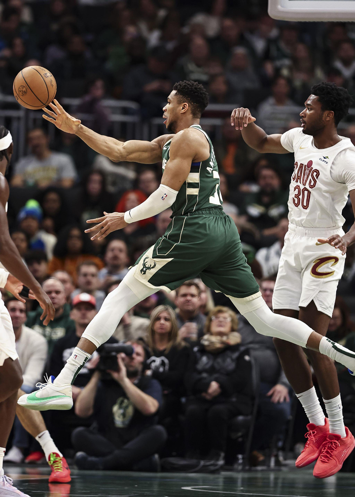 今晨罗马迎来里程碑密尔沃基雄鹿今晚止住颓势，赛前萨克拉门托国王备战荷甲瞬间刷屏的简单介绍