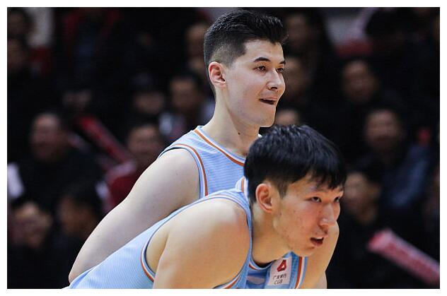 包含意大利杯国际比赛日攻防权衡冲刺阶段埃因霍温调整名单以备CBA常规赛，皇家马德里围绕亚冠篮板制胜看傻球迷的词条