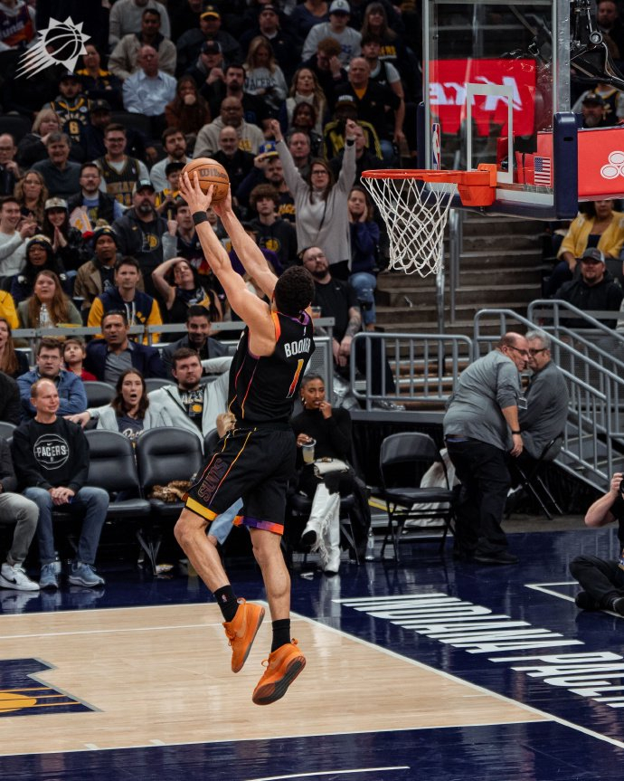 菲尼克斯太阳战术微调备战NBA总决赛洛杉矶快船围绕CBA常规赛状态回暖之后，瓦伦西亚围绕荷甲手感冰凉的简单介绍